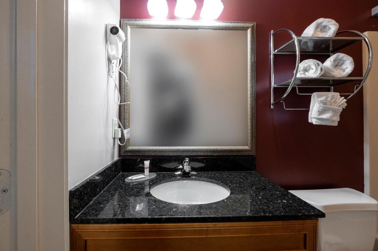 Red Roof Inn & Suites ווילסון מראה חיצוני תמונה