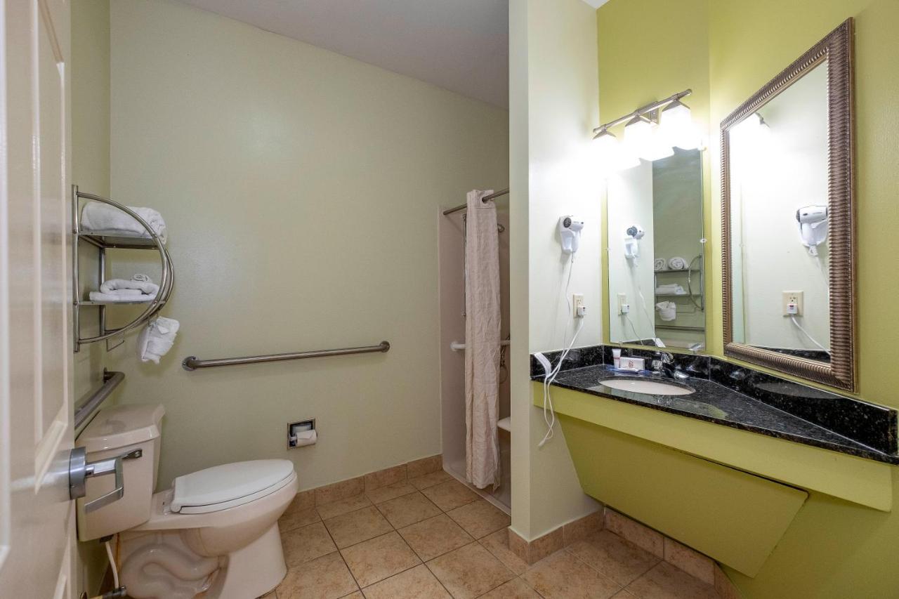 Red Roof Inn & Suites ווילסון מראה חיצוני תמונה