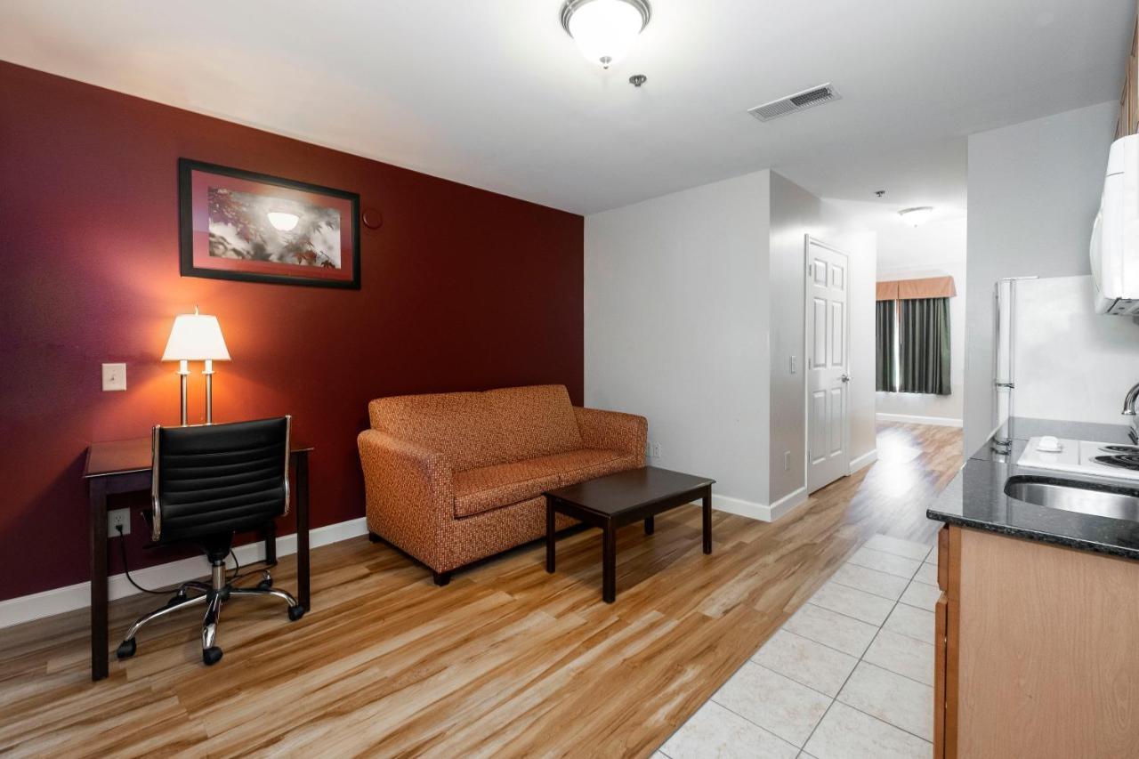 Red Roof Inn & Suites ווילסון מראה חיצוני תמונה
