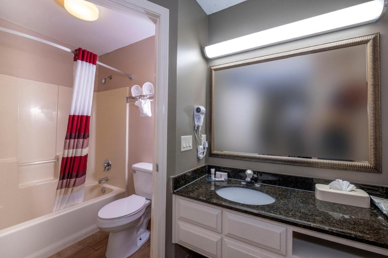 Red Roof Inn & Suites ווילסון מראה חיצוני תמונה