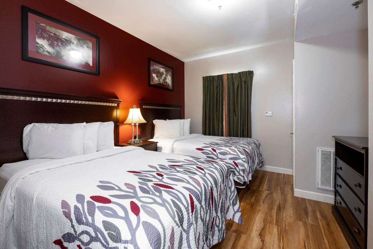 Red Roof Inn & Suites ווילסון מראה חיצוני תמונה