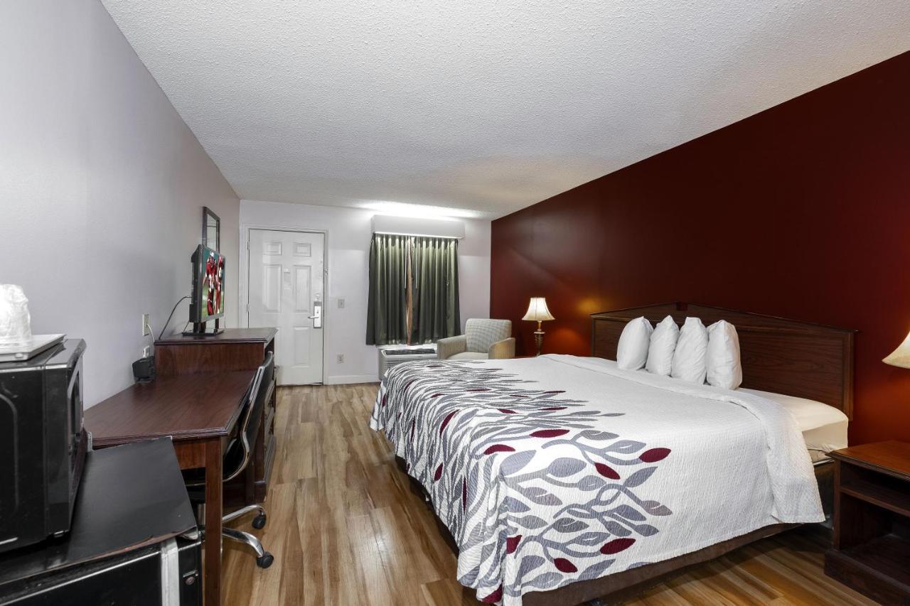 Red Roof Inn & Suites ווילסון מראה חיצוני תמונה