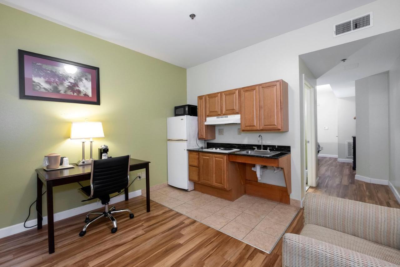Red Roof Inn & Suites ווילסון מראה חיצוני תמונה