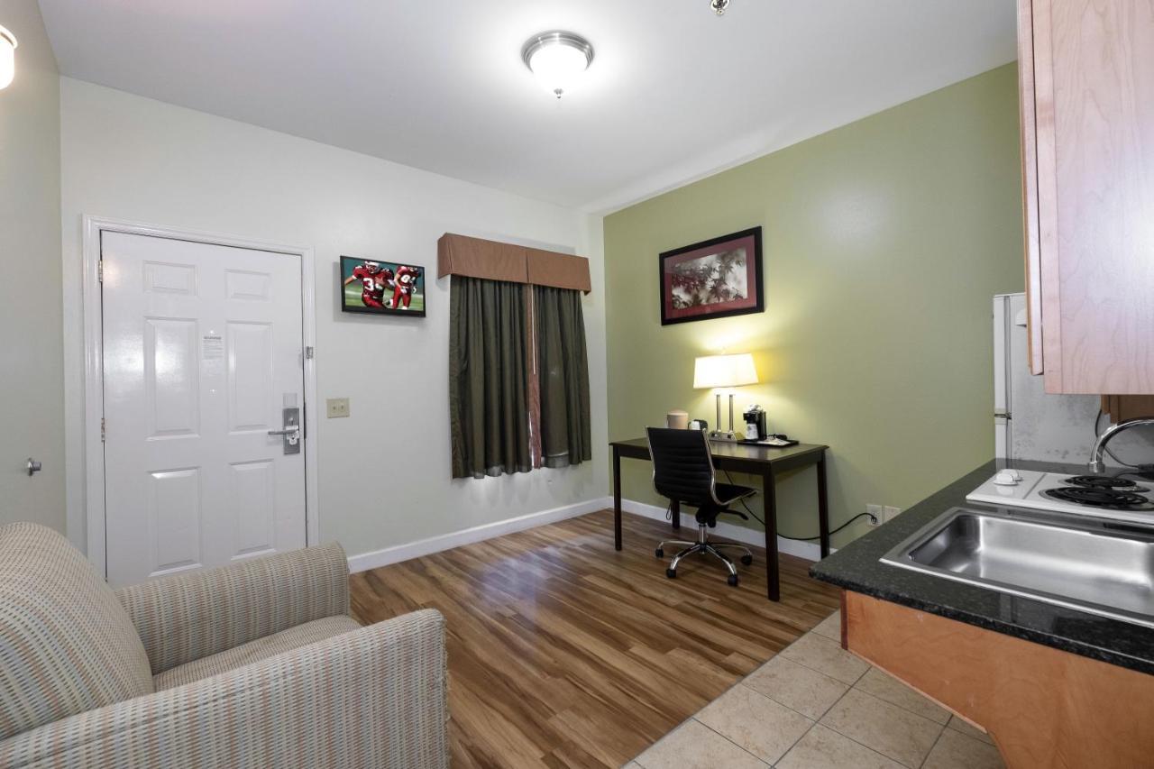 Red Roof Inn & Suites ווילסון מראה חיצוני תמונה