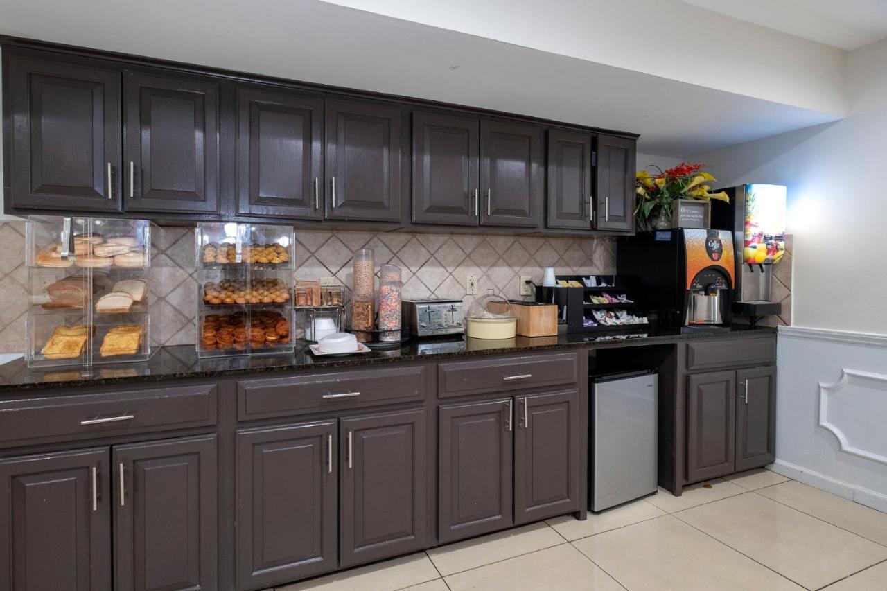 Red Roof Inn & Suites ווילסון מראה חיצוני תמונה