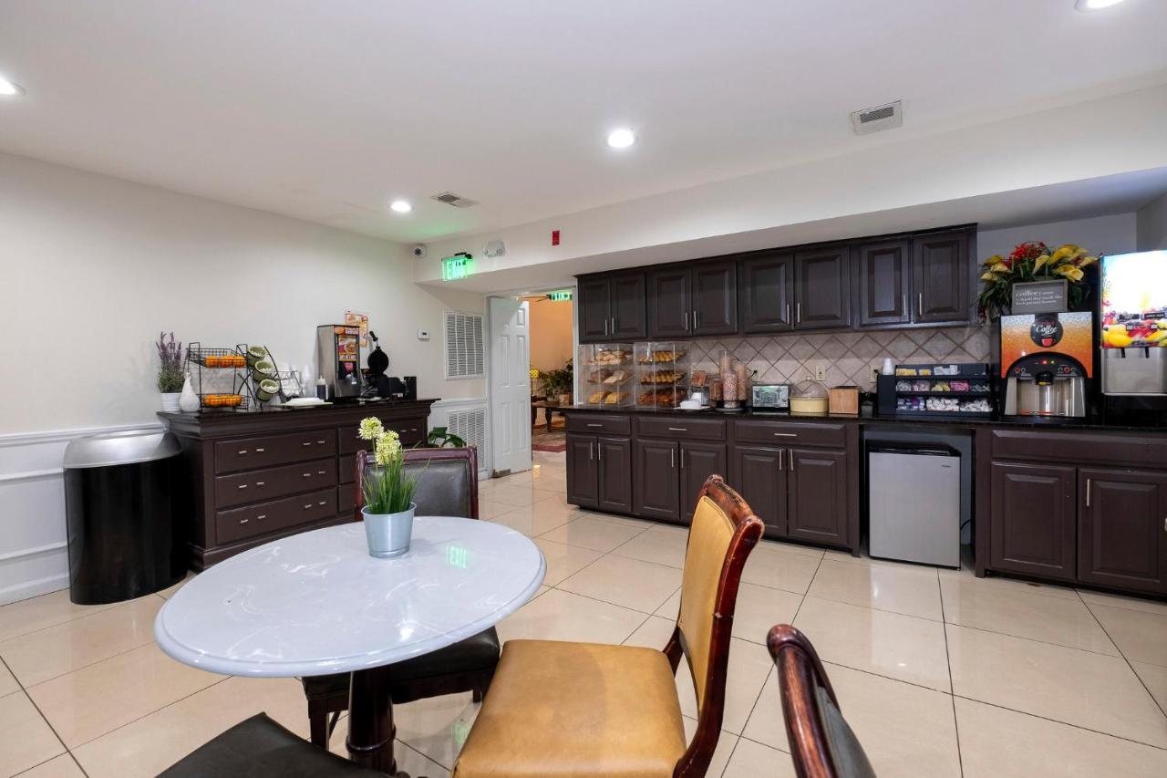 Red Roof Inn & Suites ווילסון מראה חיצוני תמונה